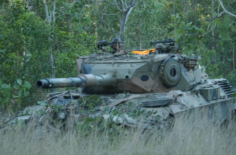 800px-Australian_Leopard_AS1_tank_f.jpg