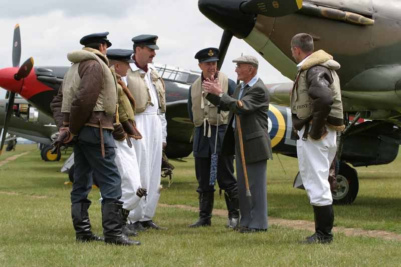 http://i24.photobucket.com/albums/c24/609photos/George/GeorgeShootingalinewithreenactors04.jpg