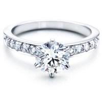 Selena\'s engagement ring
