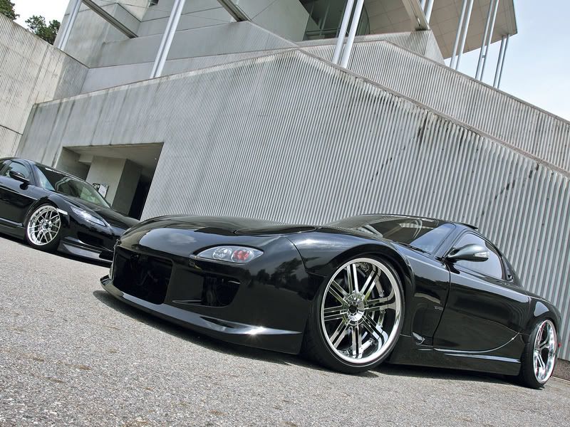 http://i24.photobucket.com/albums/c25/Turbo711/cars/MazdaRX-7FDblackclean.jpg