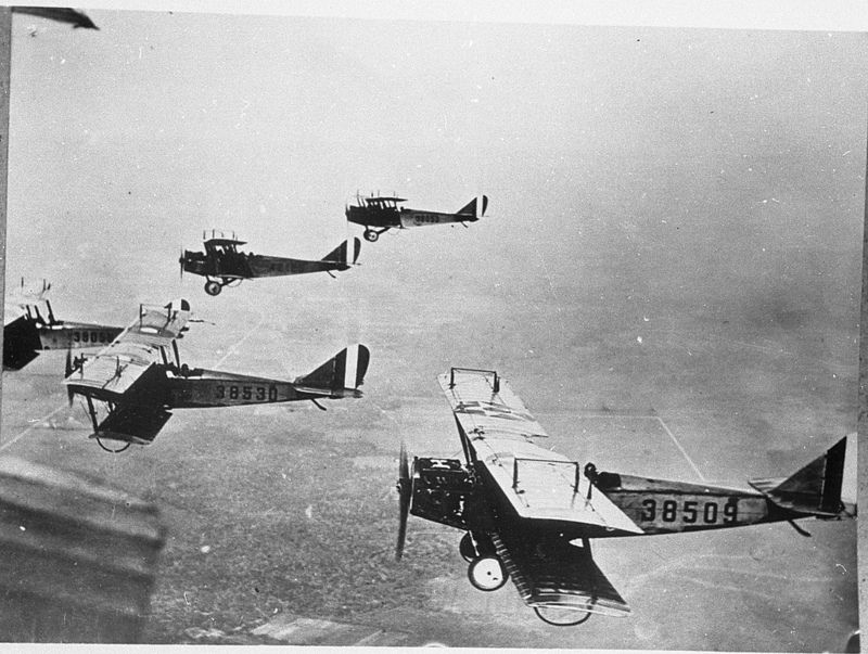 Public_Domain_Pictures_WWI_British_Aircraft_Flying_Formation-1_zpscnorqf4i.jpg