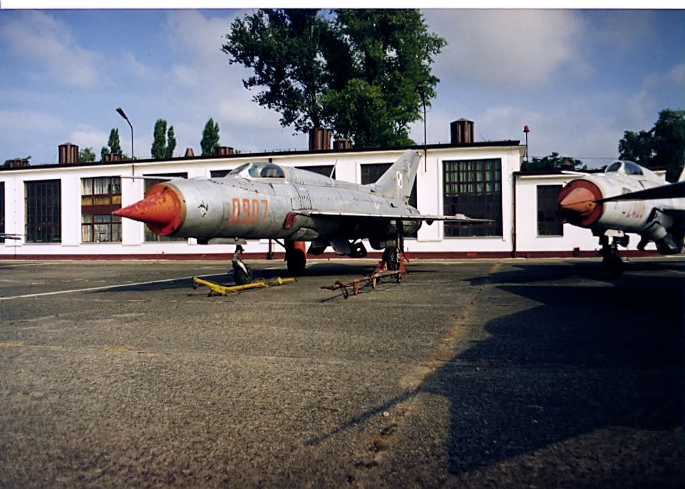 MiG-21PF-0907.jpg