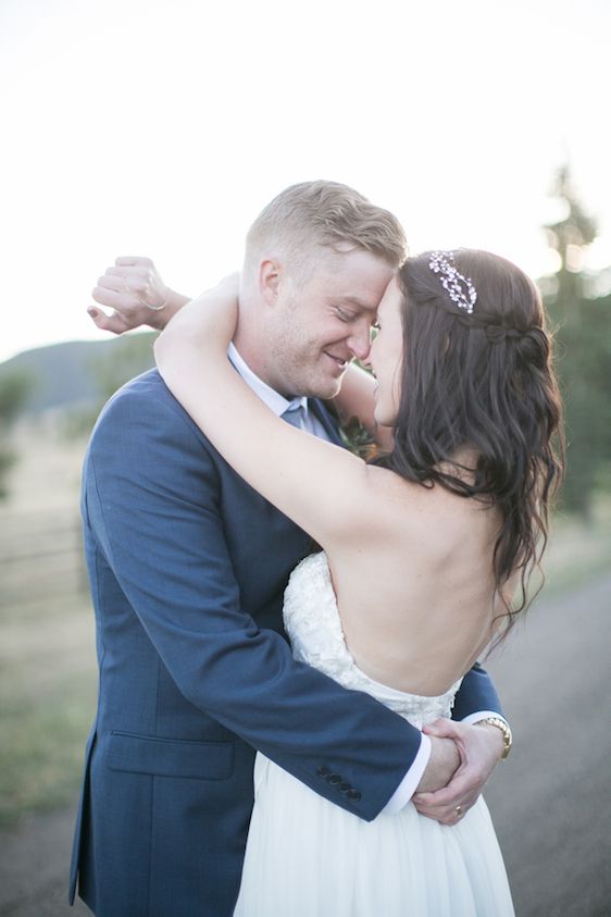  Cozy Fall Colorado Ranch Wedding