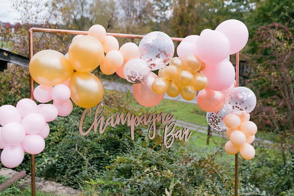  A Champagne Bar & DIY Flower Station? Yes, Please!