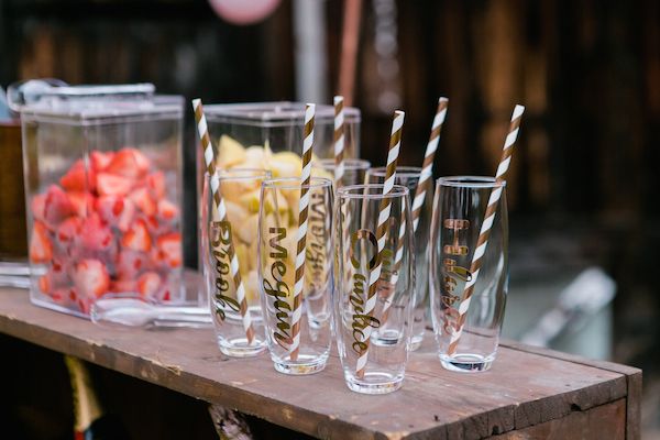  A Champagne Bar & DIY Flower Station? Yes, Please!