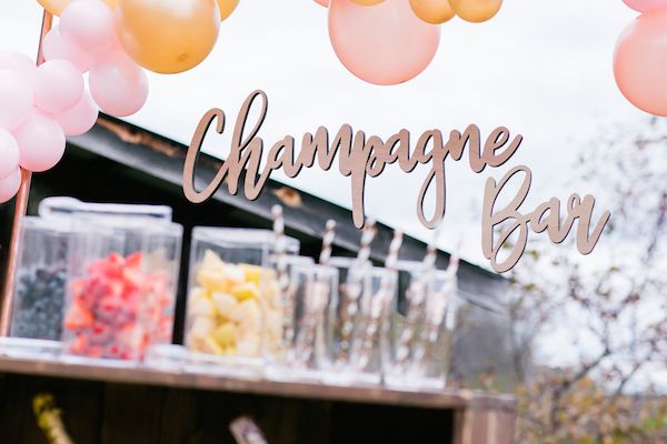  A Champagne Bar & DIY Flower Station? Yes, Please!