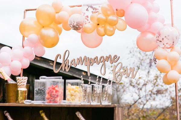  A Champagne Bar & DIY Flower Station? Yes, Please!