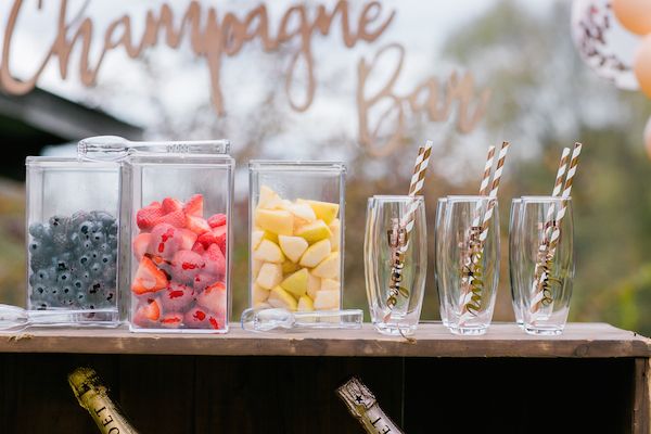  A Champagne Bar & DIY Flower Station? Yes, Please!