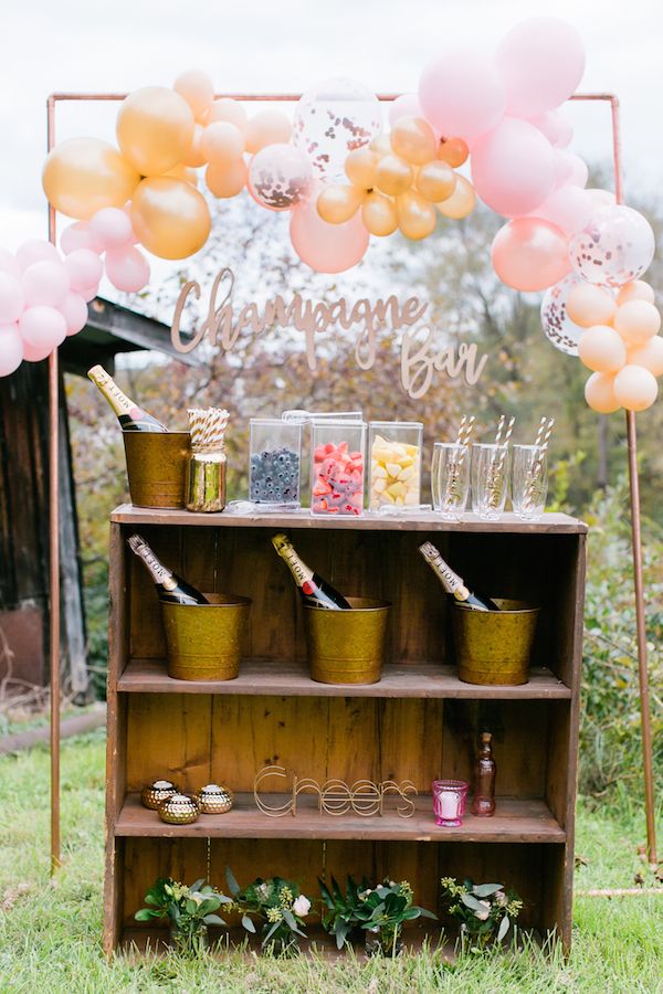  A Champagne Bar & DIY Flower Station? Yes, Please!