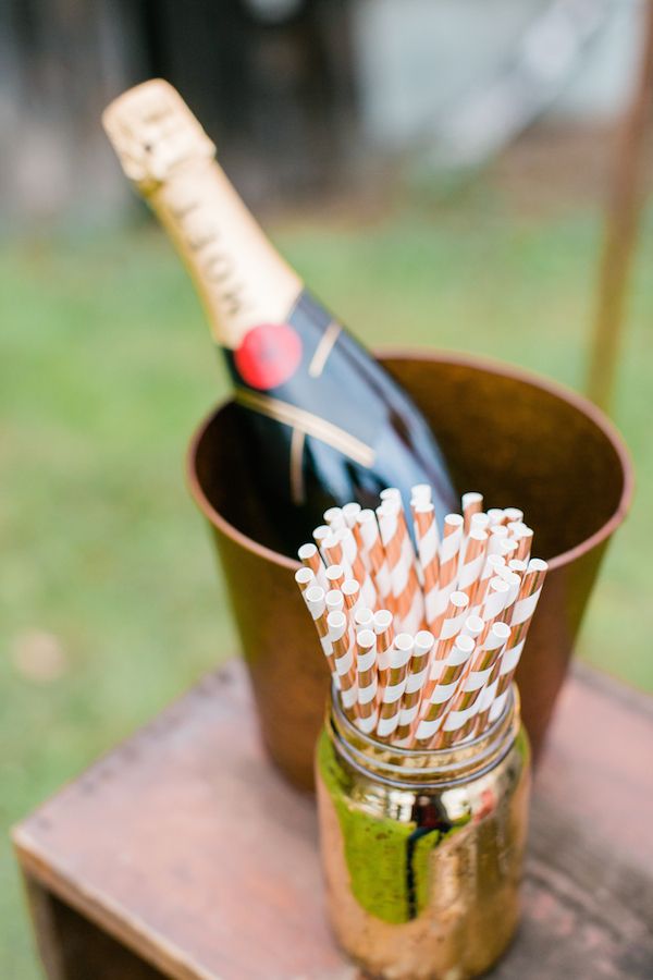  A Champagne Bar & DIY Flower Station? Yes, Please! 