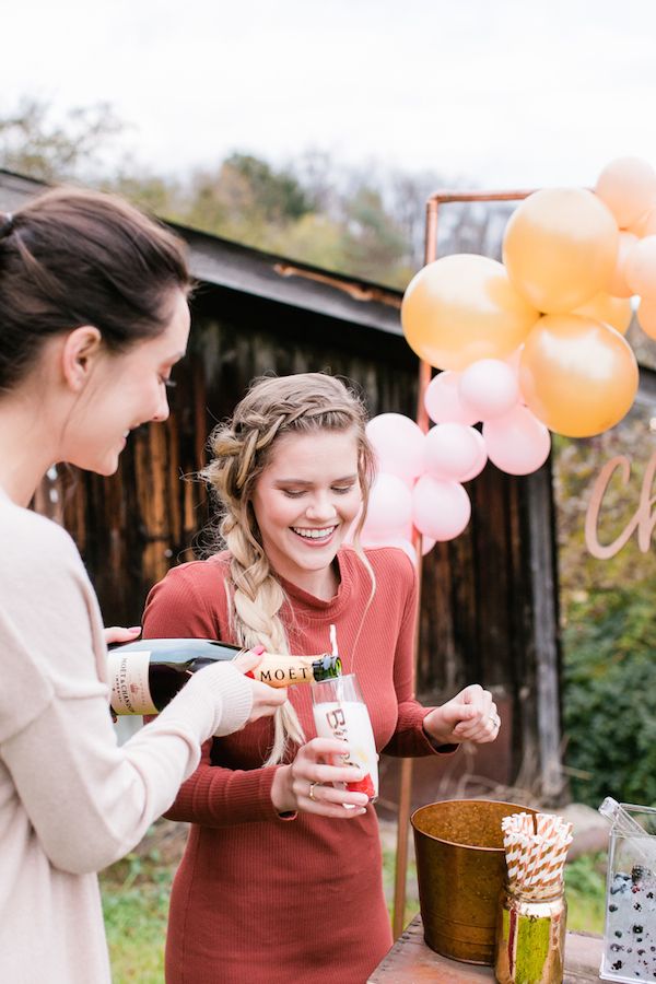  A Champagne Bar & DIY Flower Station? Yes, Please!