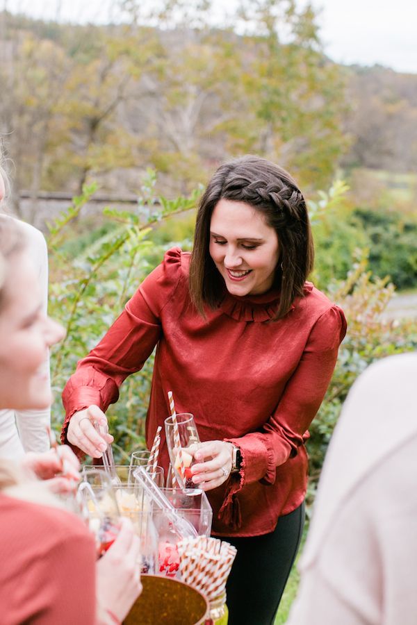  A Champagne Bar & DIY Flower Station? Yes, Please!