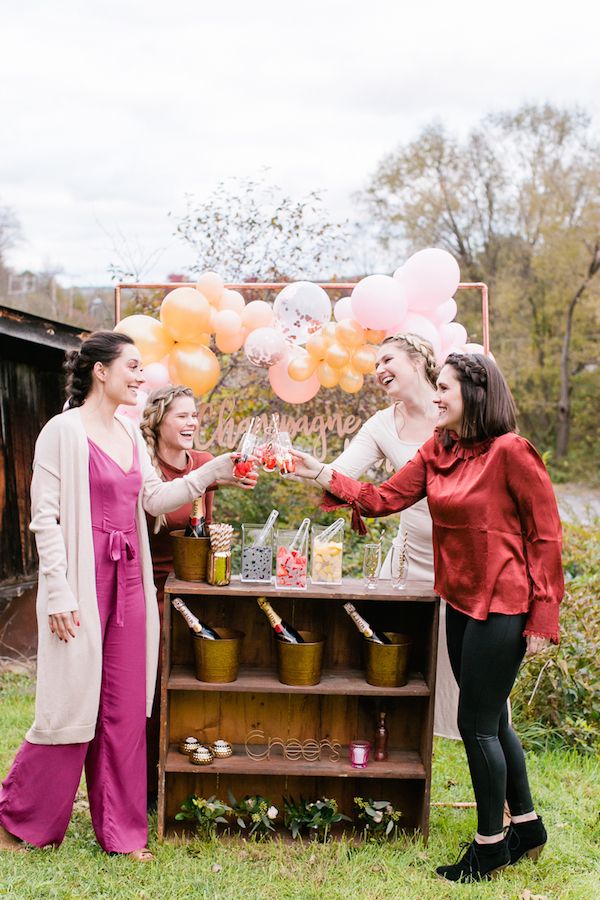  A Champagne Bar & DIY Flower Station? Yes, Please!