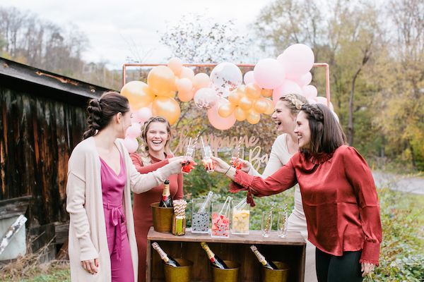  A Champagne Bar & a DIY Flower Station? Yes, Please!