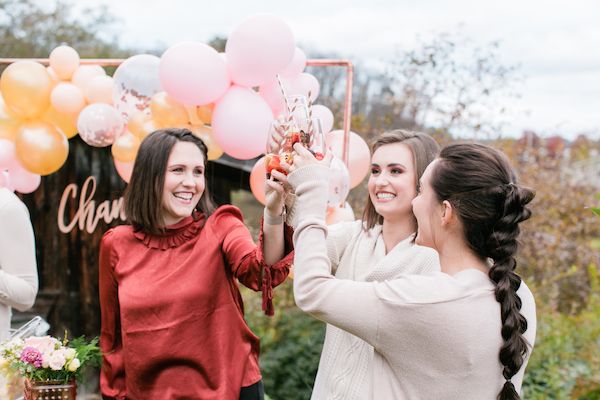  A Champagne Bar & DIY Flower Station? Yes, Please!