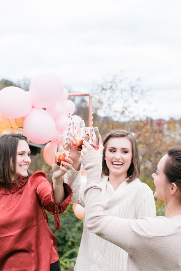  A Champagne Bar & DIY Flower Station? Yes, Please!