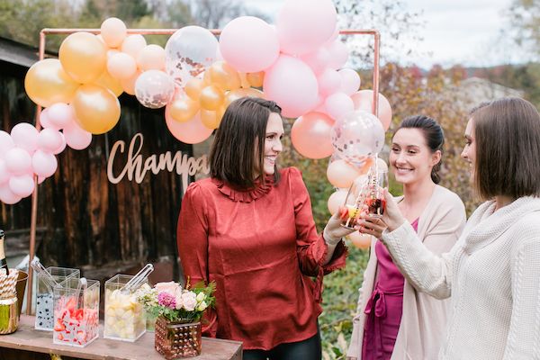  A Champagne Bar & DIY Flower Station? Yes, Please!