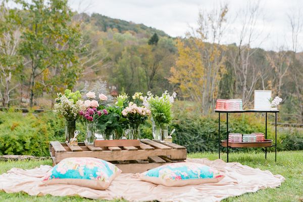  A Champagne Bar & DIY Flower Station? Yes, Please!