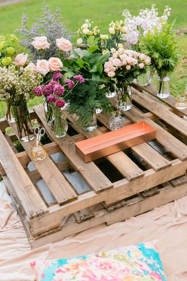  A Champagne Bar & DIY Flower Station? Yes, Please!