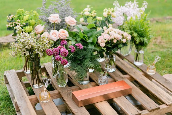  A Champagne Bar & DIY Flower Station? Yes, Please!