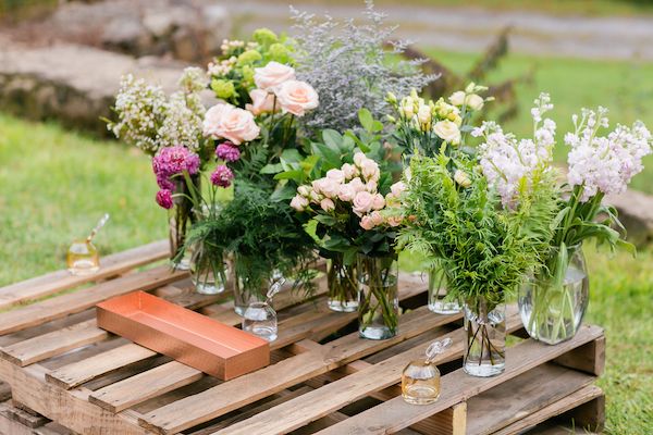  A Champagne Bar & DIY Flower Station? Yes, Please!