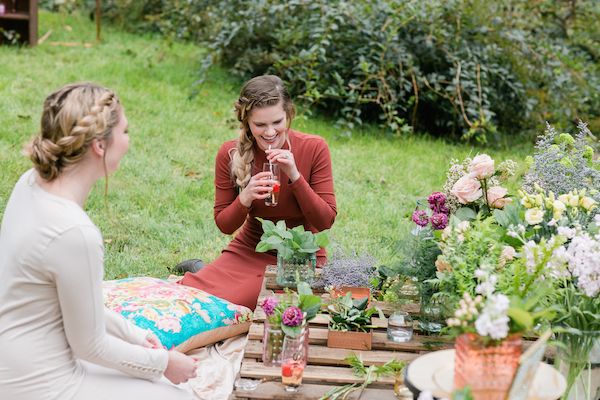  A Champagne Bar & a DIY Flower Station? Yes, Please!