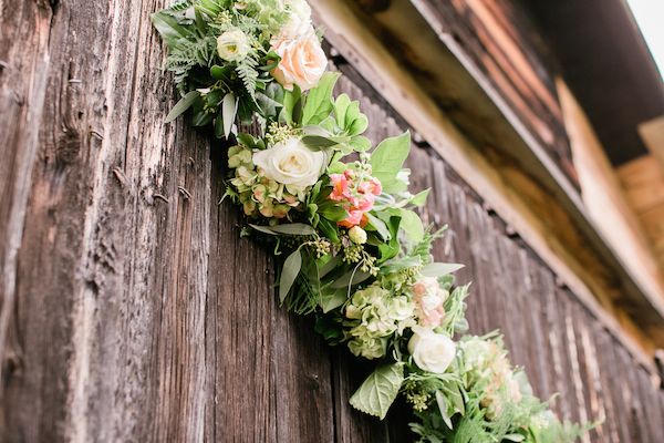  A Champagne Bar & DIY Flower Station? Yes, Please!