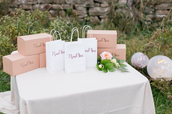  A Champagne Bar & DIY Flower Station? Yes, Please!