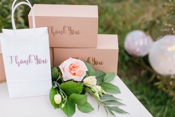  A Champagne Bar & DIY Flower Station? Yes, Please!