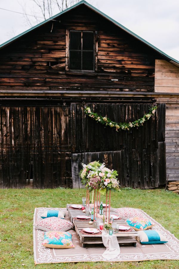  A Champagne Bar & DIY Flower Station? Yes, Please! 