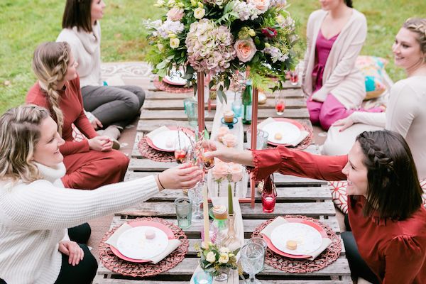  A Champagne Bar & DIY Flower Station? Yes, Please!