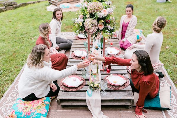  A Champagne Bar & DIY Flower Station? Yes, Please!