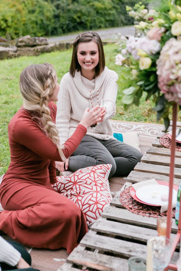  A Champagne Bar & DIY Flower Station? Yes, Please!