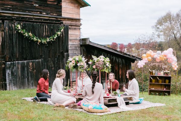  A Champagne Bar & a DIY Flower Station? Yes, Please!