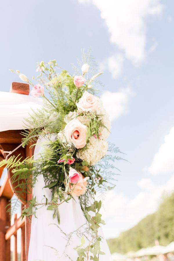  Romantic Lakeside Wedding at Lake Valhalla