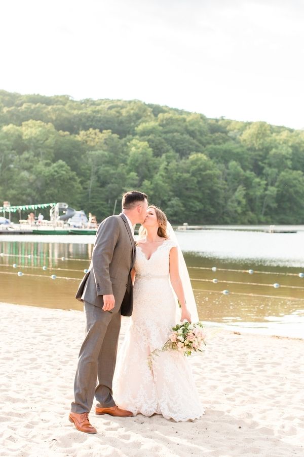  Romantic Lakeside Wedding at Lake Valhalla