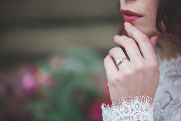  An Autumn Wedding Editorial Along the Riverbanks 