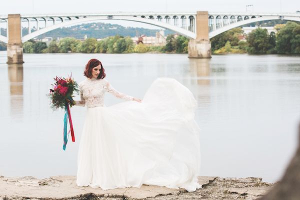  An Autumn Wedding Editorial Along the Riverbanks 