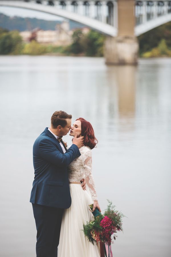  An Autumn Wedding Editorial Along the Riverbanks