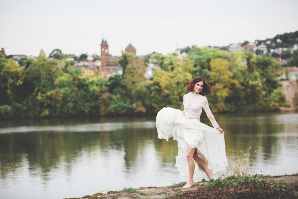  An Autumn Wedding Editorial Along the Riverbanks