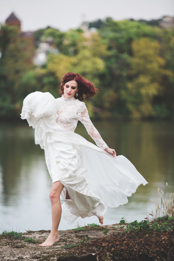  An Autumn Wedding Editorial Along the Riverbanks