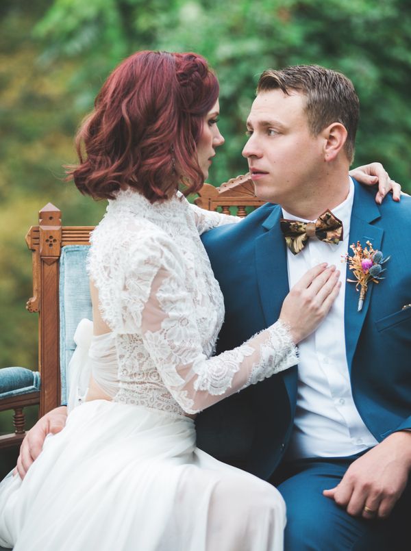  An Autumn Wedding Editorial Along the Riverbanks