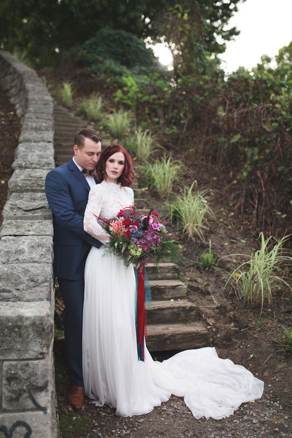  An Autumn Wedding Editorial Along the Riverbanks