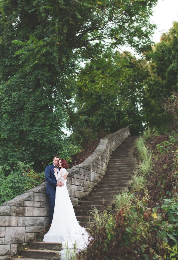  An Autumn Wedding Editorial Along the Riverbanks