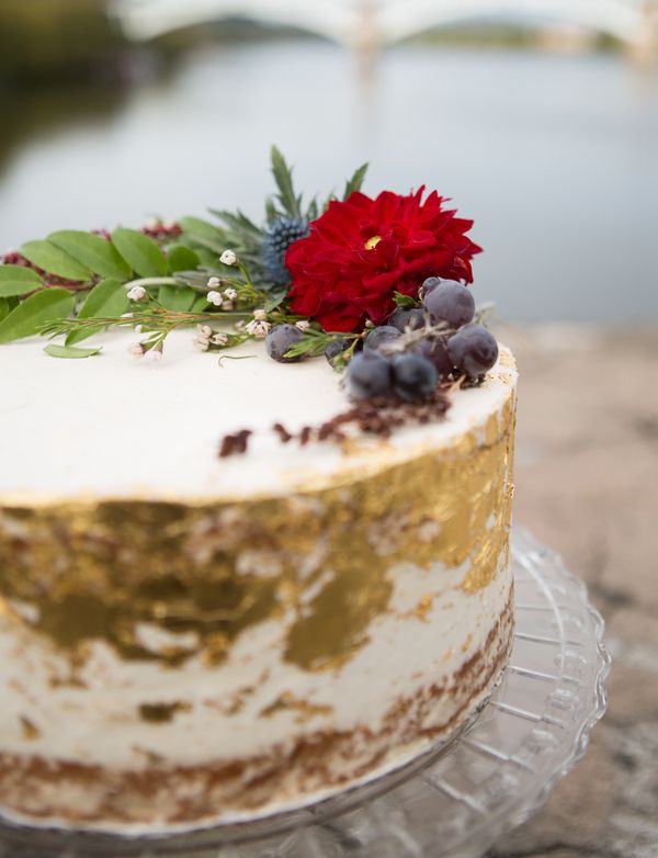  An Autumn Wedding Editorial Along the Riverbanks