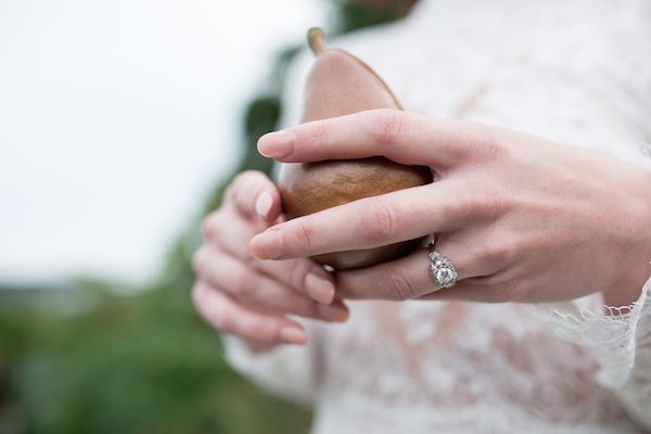  An Autumn Wedding Editorial Along the Riverbanks