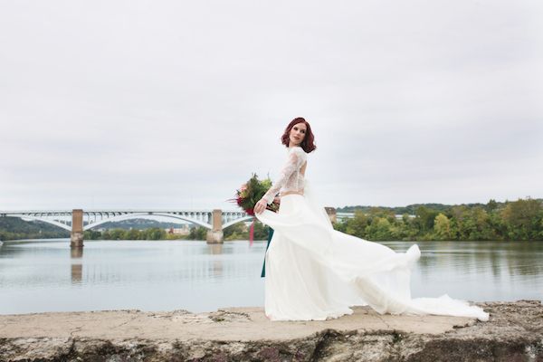  An Autumn Wedding Editorial Along the Riverbanks