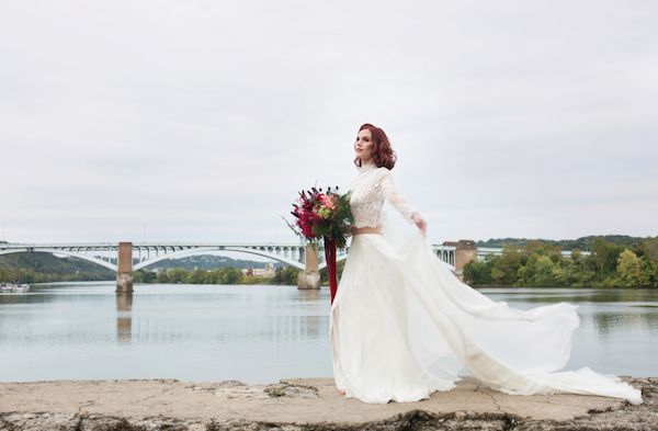  An Autumn Wedding Editorial Along the Riverbanks