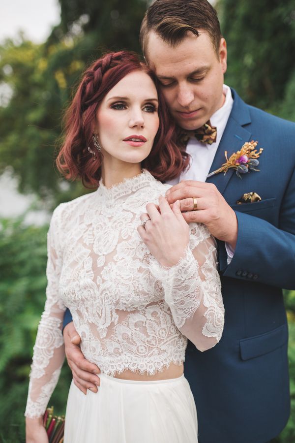  An Autumn Wedding Editorial Along the Riverbanks