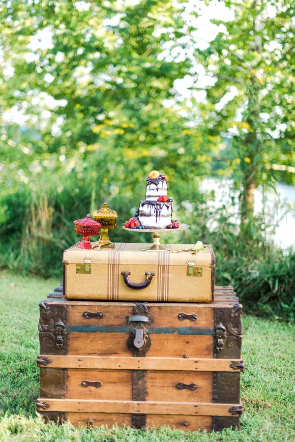  Romantic Lakeside Wedding Inspo in Burgundy & Gold